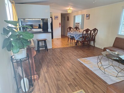  The Cozy Main Suite 2-bedroom mobile home in welcoming Hinesville with WiFi, Ac