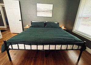 2 bedrooms, WiFi, bed sheets - Charming 2-bedroom house in Historic Glen Iris! 5min to downtown, fenced yard! (Birmingham)