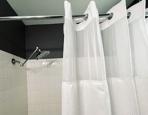 Handtücher, Seife, Toilettenpapier