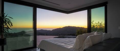 3 chambres, fer et planche à repasser, Wi-Fi, draps fournis