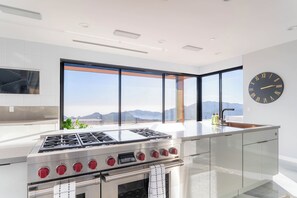 Private kitchen - The Ranch in Malibu- 5 Acres, ocean and mountain views! We allow Events, inquire (Malibu)