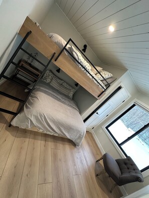 4 bedrooms, iron/ironing board, free WiFi, bed sheets - 396 Cove- Quiet getaway on Lake Miltona-Private Dock, Fire Pit & Year-Round Fun (Miltona)