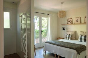 6 bedrooms, travel crib, WiFi