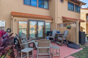 Outdoor dining - Luxurious Townhome/Beach Access/11 Pools (Panama City)