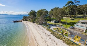 Beach nearby - Bayview Towers 6, 15 Victoria Pde - stunning water views (Nelson Bay)