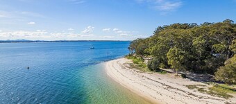 Bayview Towers 6, 15 Victoria Pde - stunning water views