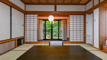 Familieværelse til 4 personer - udsigt til have | Gratis Wi-Fi