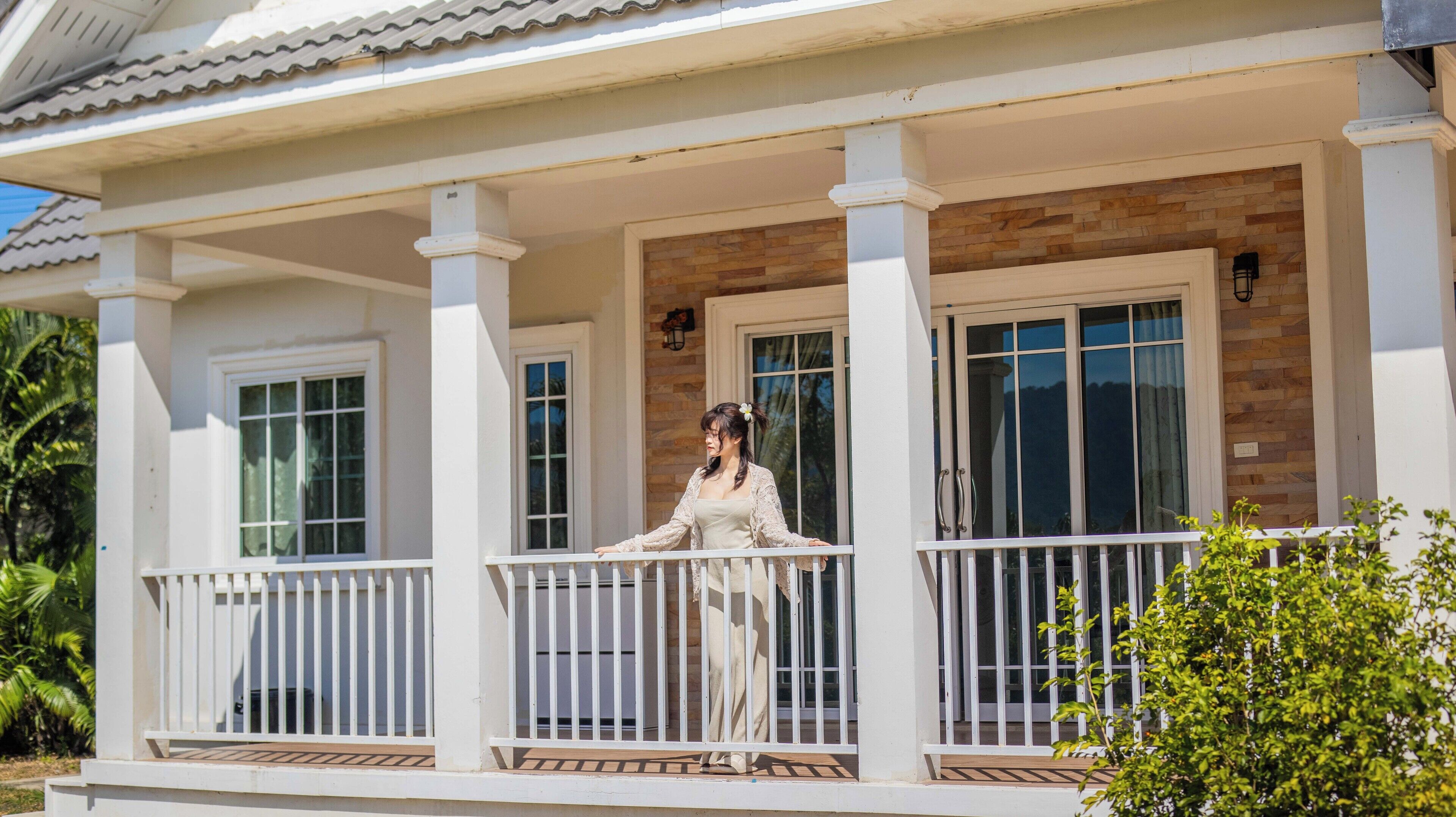 Kahden hengen comfort-huone (yksi tai kaksi sänkyä), näköala puutarhaan | Terassi/patio