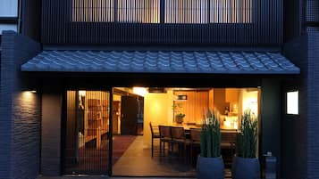 施設の正面