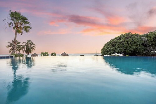 Aruba Ocean Villa~Beachfront~Infinity Pool~Sunsets