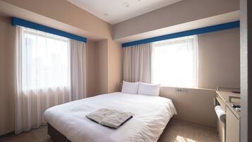 In-room safe, desk, free WiFi