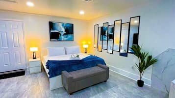 Tabla de planchar con plancha, wifi y ropa de cama