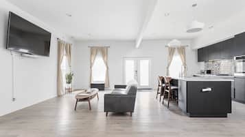 Deluxe House, 3 Bedrooms, Non Smoking, Kitchen | Living area | 40-inch Smart TV with digital channels, streaming services