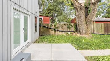 Deluxe House, 3 Bedrooms, Non Smoking, Kitchen | Terrace/patio