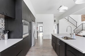 Deluxe House, 3 Bedrooms, Non Smoking, Kitchen | Private kitchen | Coffee/tea maker, electric kettle