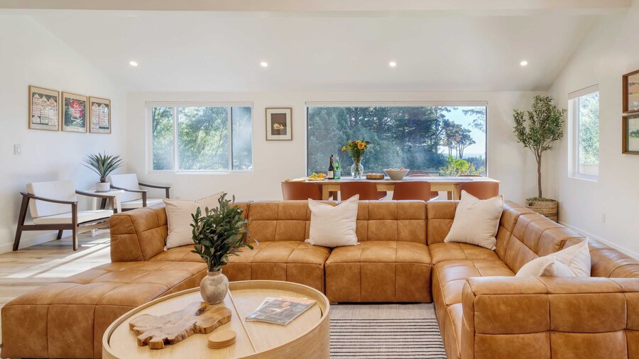 Sunridge Lookout by Avantstay Big Backyard Oasis + Patio, Central Location