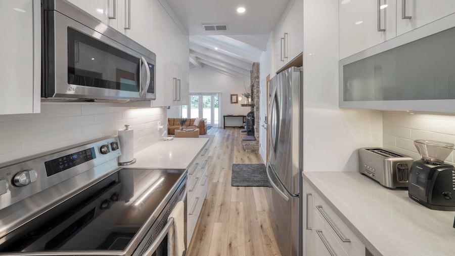 Sunridge Lookout by Avantstay Big Backyard Oasis + Patio, Central Location
