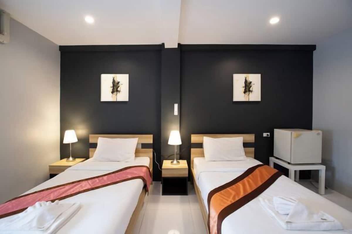 1 dormitorio, escritorio, ropa de cama