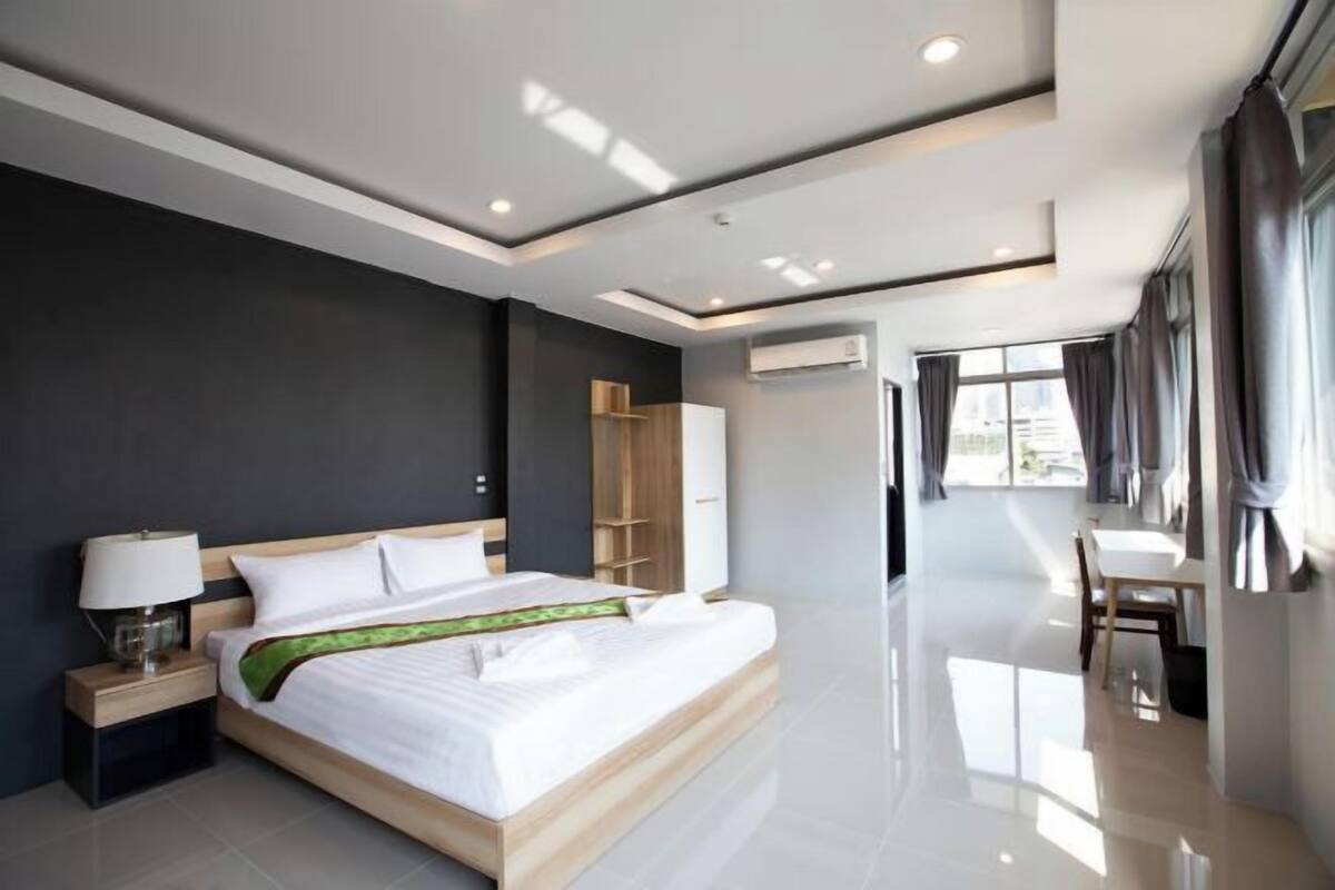 1 dormitorio, escritorio, ropa de cama