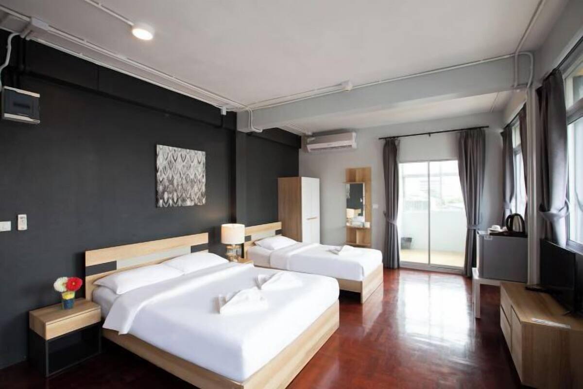 1 dormitorio, escritorio, ropa de cama