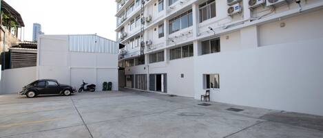 Bãi đậu xe tự phục vụ miễn phí