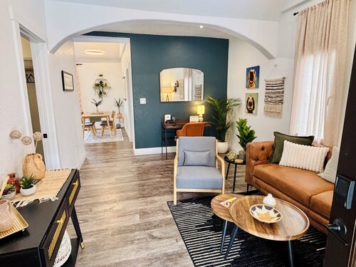 Kit Carson Bungalow: AC/Heat + Pets Free!