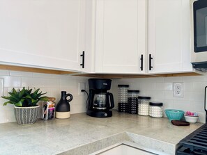 Private kitchen - Kit Carson Bungalow: AC/Heat + Pets Free! (Trinidad)