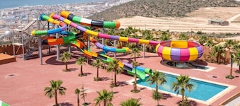 Luxury apartment with sea view, 5 minutes walk from the beach! With air conditioning