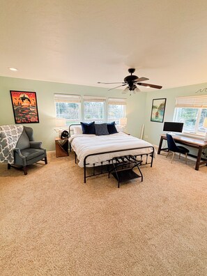 5 bedrooms, desk, travel crib, free WiFi
