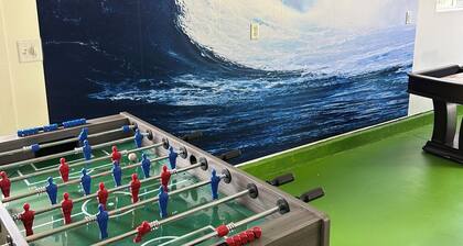 BIG GAME ROOM,Peeks of Ocean in this spacious 2700sqft home. Great for families!