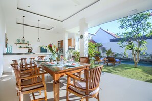 Outdoor dining - Quiet & Stylish Stay In the Heart of Seminyak- Steps away from Eat Street (Bali)