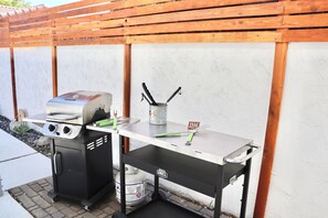 Terrace/patio - AWESOME 3-bedroom house in La Quinta Large Pool, WiFi, AC & Luv Pups (La Quinta)