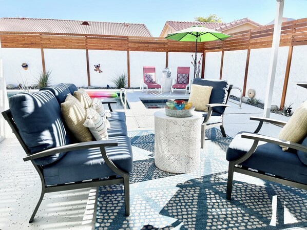 Terrace/patio - CHILL - AWESOME 3-bedroom home in La Quinta Large Pool, WiFi, AC & Luv Pups (La Quinta)