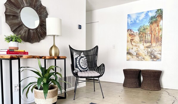 Interior - CHILL - AWESOME 3-bedroom home in La Quinta Large Pool, WiFi, AC & Luv Pups (La Quinta)