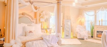 Stunning Lakeview, Sleeps 12, Family Home