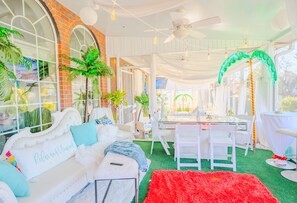 Interior - Stunning Lakeview, Sleeps 12, Family Home (Savannah)