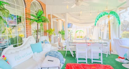 Stunning Lakeview, Sleeps 12, Family Home