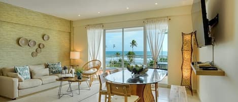 Apartemen Klasik, 2 kamar tidur, balkon, pemandangan pantai | Makan di kamar