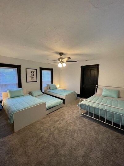 Cheerful 3-bedroom house Sleep 11