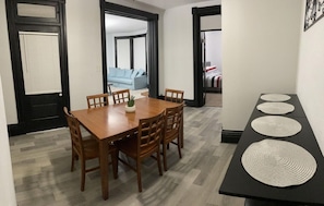 Dining - Cheerful 3-bedroom house Sleep 11 (Hamilton)