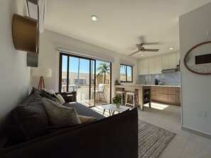Smart TV - Cozy apartment in charming Mazatlán with WiFi, AC, heated pool with jacuzzi (Mazatlán)