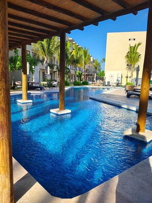 室内游泳池,室外游泳池