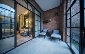 Signature Double Room, Courtyard View | Terrace/patio