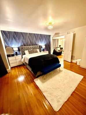 2 bedrooms, iron/ironing board, WiFi, bed sheets - Luxe 2-bedroom apartment near university of Rochester and hospitals.pets allowed (Rochester)