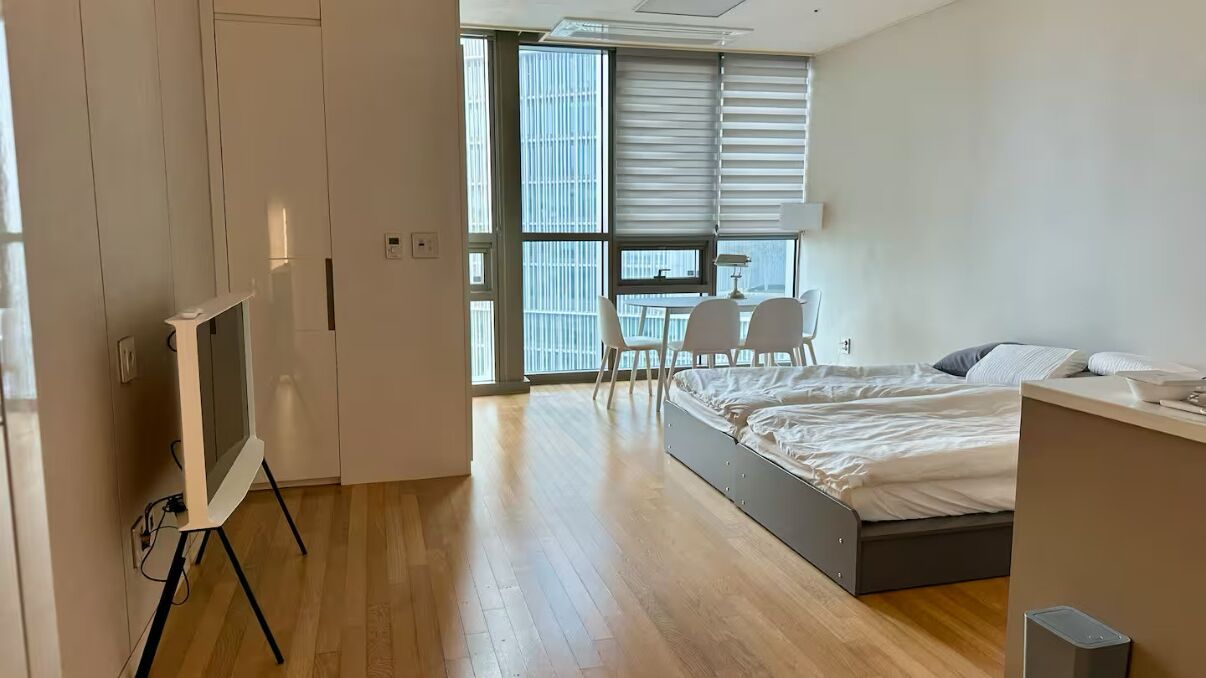 1 bedroom, desk, free WiFi, bed sheets