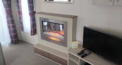 Comfy golf course view at Lilliardsedge