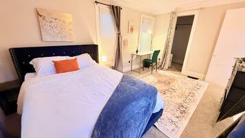 2 chambres, bureau, fer et planche à repasser, accès au Wi-Fi (inclus)