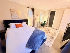 2 bedrooms, desk, iron/ironing board, free WiFi - Charming 2bed w office by University of Rochester, Strong Memorial and hospitals (Rochester)