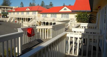 Fountain Court Motel