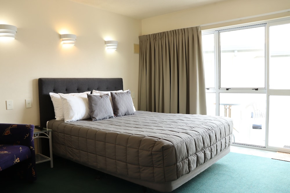 Fountain Court Motel 4